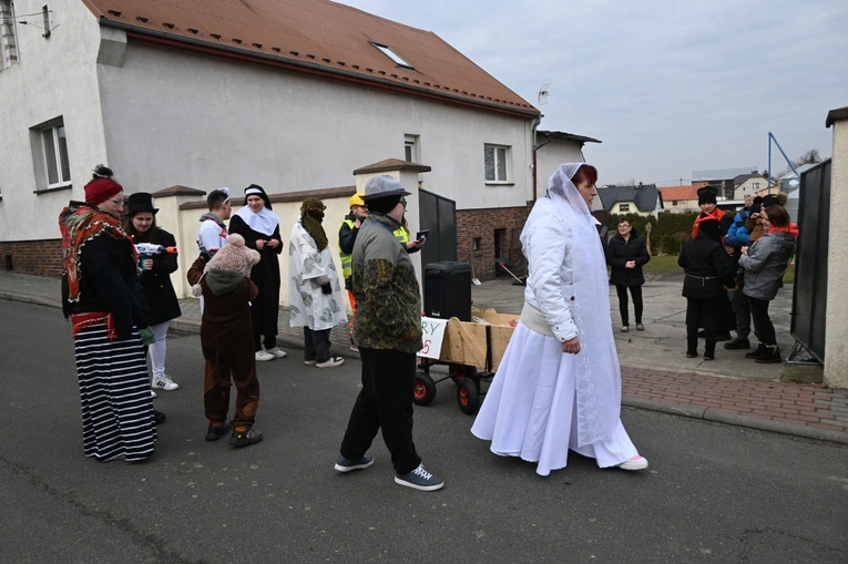 Przez Ostrożnicę z niedźwiedziem