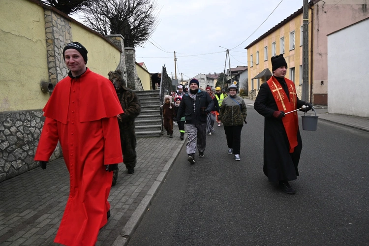Przez Ostrożnicę z niedźwiedziem
