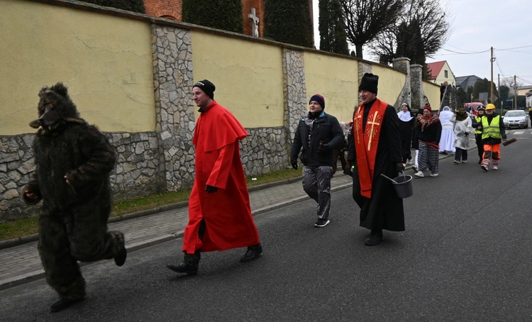 Przez Ostrożnicę z niedźwiedziem