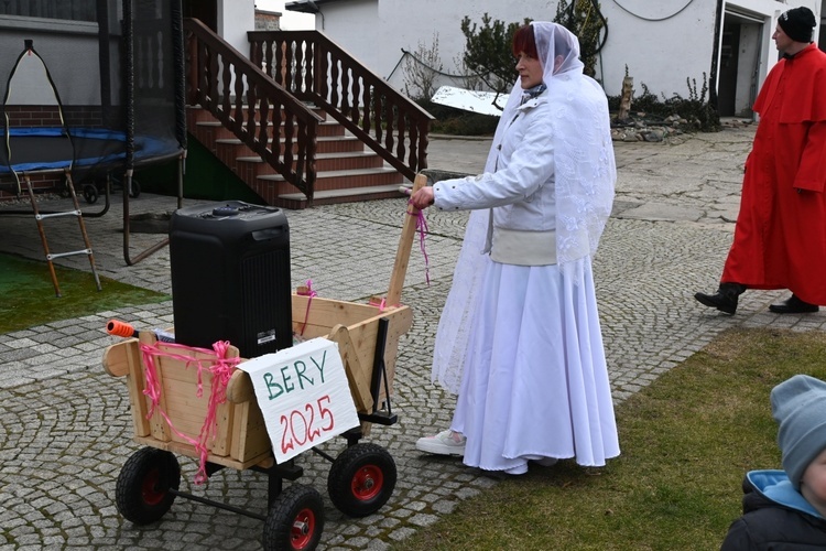 Przez Ostrożnicę z niedźwiedziem