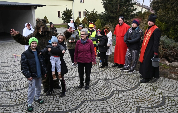 Przez Ostrożnicę z niedźwiedziem