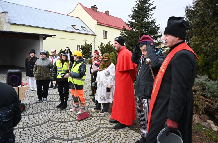 Przez Ostrożnicę z niedźwiedziem