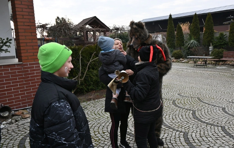 Przez Ostrożnicę z niedźwiedziem