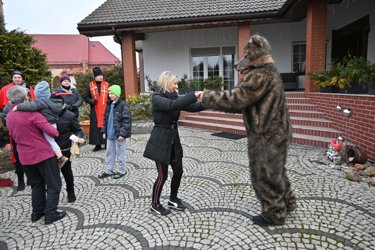 Przez Ostrożnicę z niedźwiedziem