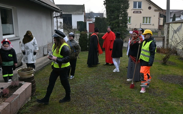 Przez Ostrożnicę z niedźwiedziem