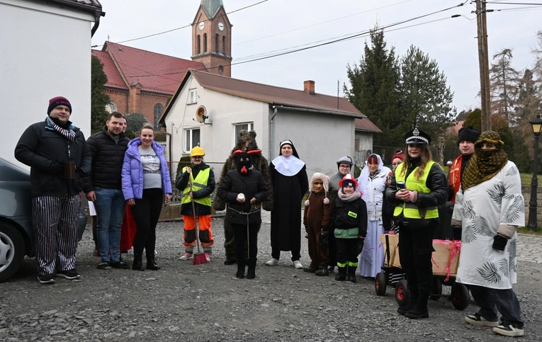 Przez Ostrożnicę z niedźwiedziem