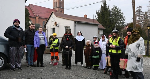 Przez Ostrożnicę z niedźwiedziem