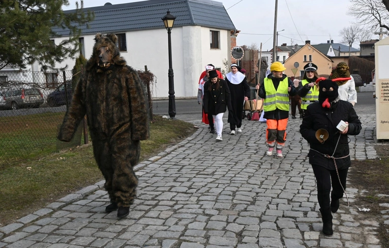 Przez Ostrożnicę z niedźwiedziem