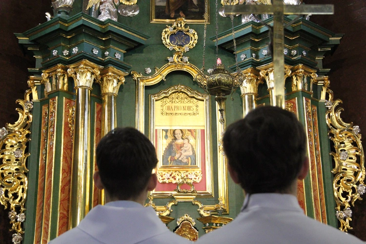 Dąbrowa Tarnowska. Poświęcenie odnowionego ołtarza, obrazu i ambony