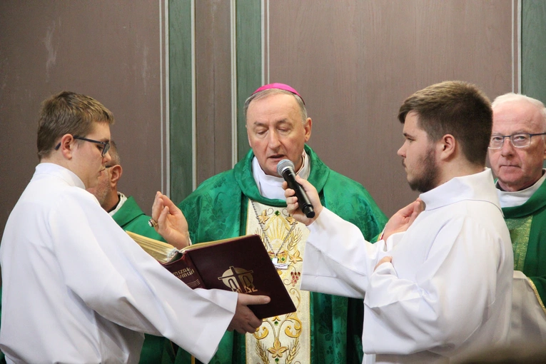 Dąbrowa Tarnowska. Poświęcenie odnowionego ołtarza, obrazu i ambony