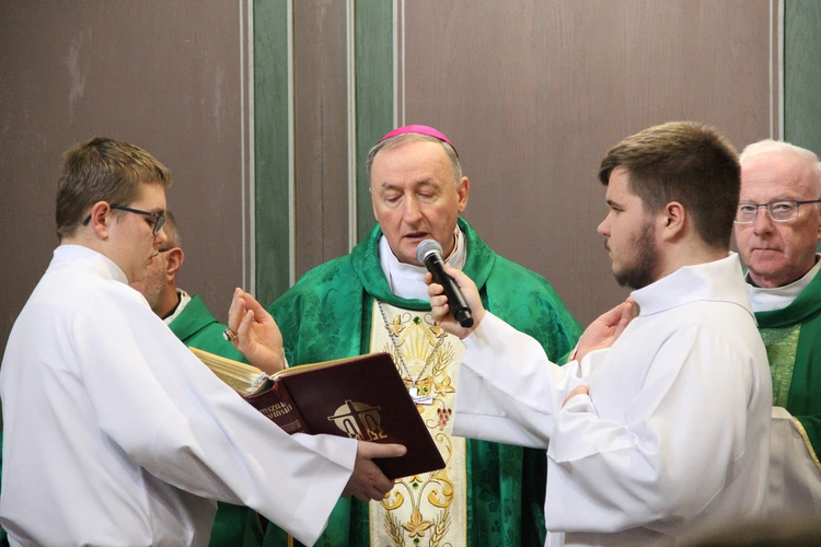 Dąbrowa Tarnowska. Poświęcenie odnowionego ołtarza, obrazu i ambony