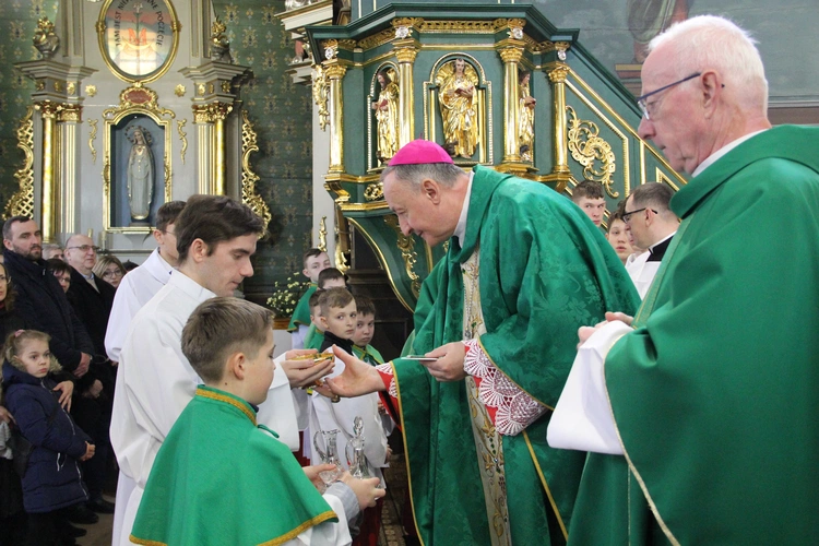 Dąbrowa Tarnowska. Poświęcenie odnowionego ołtarza, obrazu i ambony