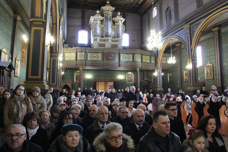 Dąbrowa Tarnowska. Poświęcenie odnowionego ołtarza, obrazu i ambony