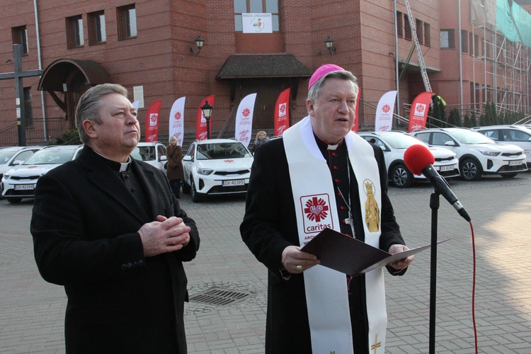Nowa flota wrocławskiej Caritas. To samochody dla pielęgniarek dojeżdżających do pacjentów onkologicznych