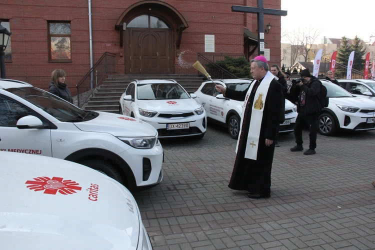 Nowa flota wrocławskiej Caritas. To samochody dla pielęgniarek dojeżdżających do pacjentów onkologicznych