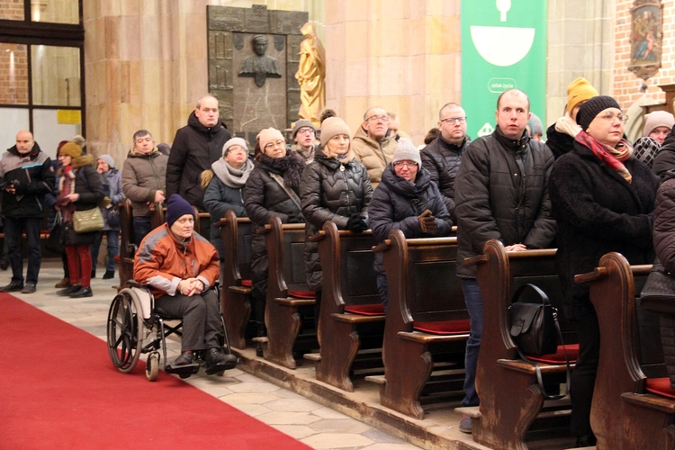 Abp Józef Kupny do chorych: trzymajcie się blisko Jezusa i naśladujcie Go