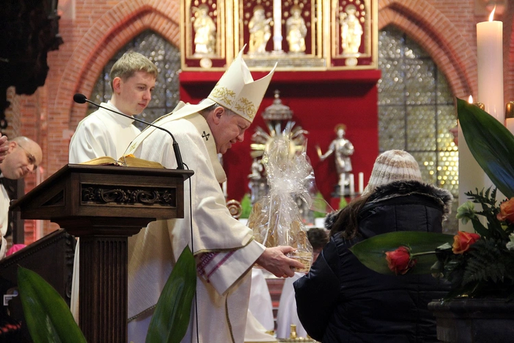 Abp Józef Kupny do chorych: trzymajcie się blisko Jezusa i naśladujcie Go