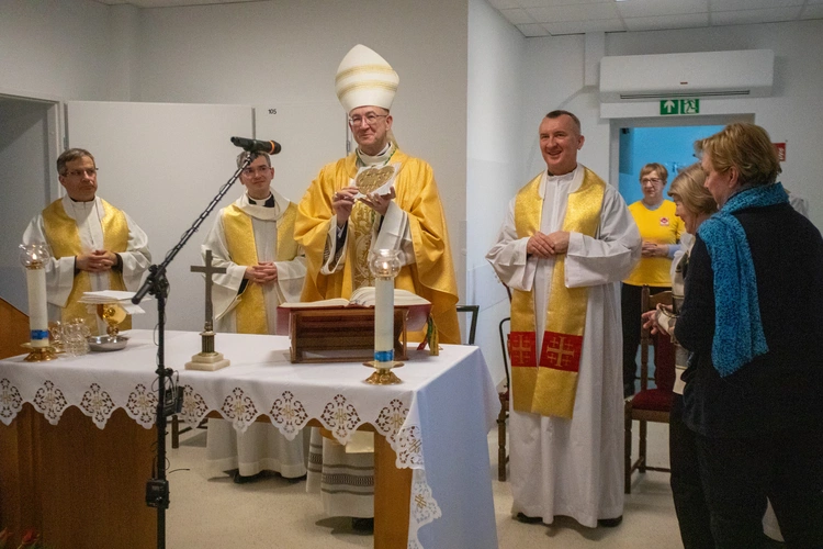 Abp Adrian Galbas w Hospicjum Caritas