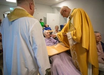 Abp Adrian Galbas w Hospicjum Caritas