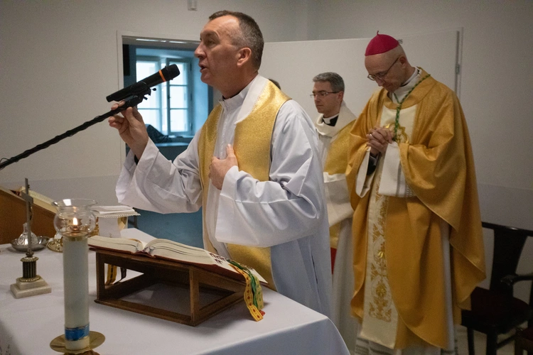 Abp Adrian Galbas w Hospicjum Caritas