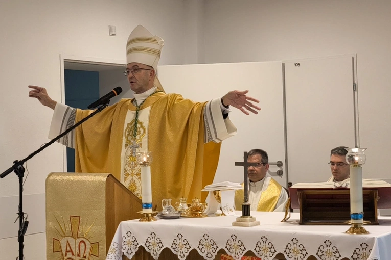 Abp Adrian Galbas w Hospicjum Caritas