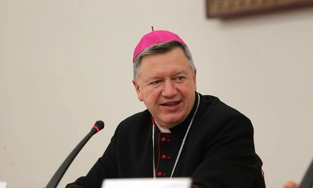 Abp Józef Kupny: Kościół będzie wołał do klasy politycznej o opamiętanie