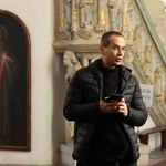 Nastolatki ze Żmigrodu na Szlaku Młodych z biskupem