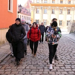 Nastolatki ze Żmigrodu na Szlaku Młodych z biskupem