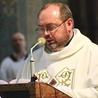 – Na co dzień jestem świadkiem, jak ludzie przez wytrwałą modlitwę wypraszają tu łaski, jak po cichu jednają się z Bogiem i akceptują swój życiowy krzyż – mówi duchowny.
