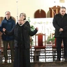 	Ekipa katechistów głoszących u Niepokalanej katechezy z ks. Andrzejem Ignarskim.