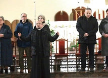 	Ekipa katechistów głoszących u Niepokalanej katechezy z ks. Andrzejem Ignarskim.
