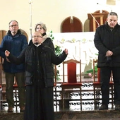 	Ekipa katechistów głoszących u Niepokalanej katechezy z ks. Andrzejem Ignarskim.