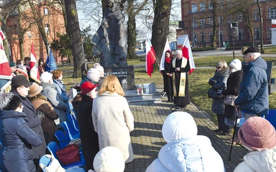 	Pomnik Matki Sybiraczki został odsłonięty 15 lat temu.