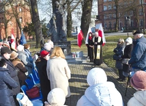 	Pomnik Matki Sybiraczki został odsłonięty 15 lat temu.