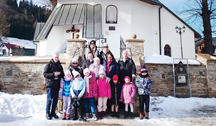 	Na wędrowniczym szlaku znalazło się również miejsce na odwiedzenie miejsc świętych.