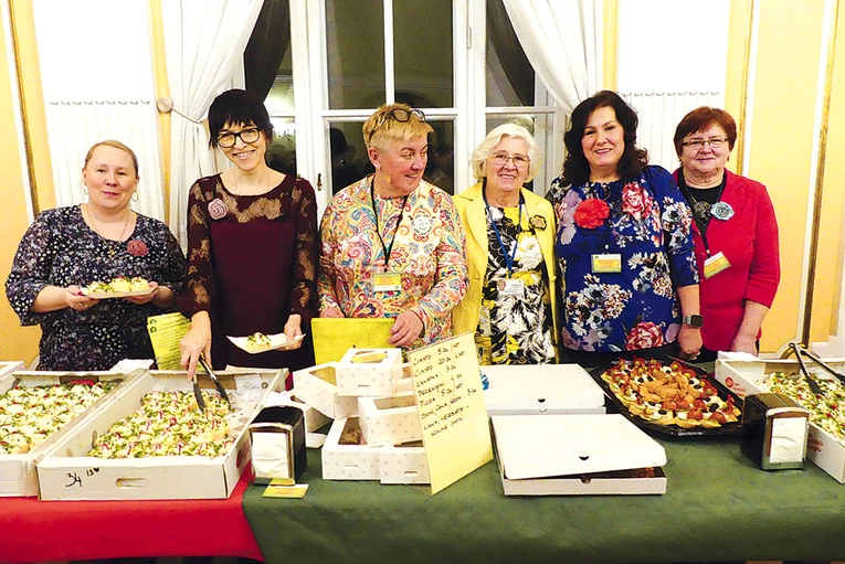 	Wolontariuszki co roku dbają o dobry poczęstunek dla dobroczyńców. 