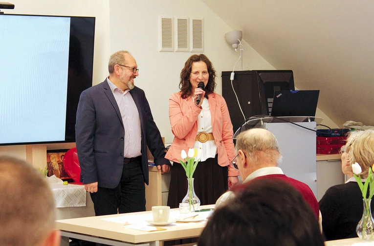 	Prowadzący warsztaty opowiadali o swoim życiu we dwoje.