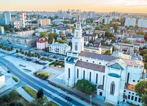 	Mija właśnie sto lat od powstania parafii, która w szczególny sposób pamięta o ofierze złożonej przez ułanów na Olszynce Grochowskiej.