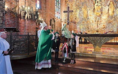 	Uroczystości przewodniczył bp Piotr Przyborek.