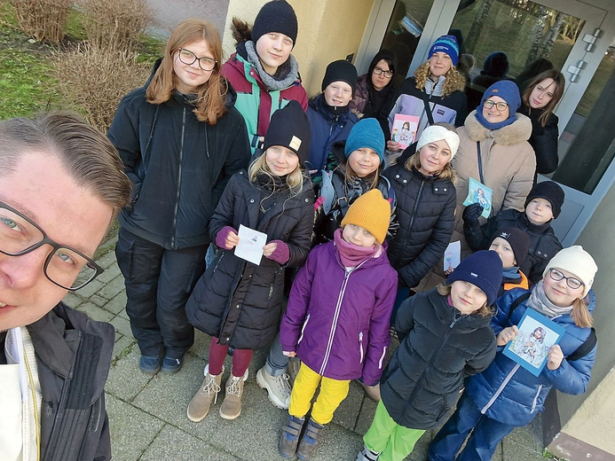 Dzieci Maryi wyruszyły, żeby wnieść do codzienności osób chorujących i starszych trochę pogody, uśmiechu i radości.