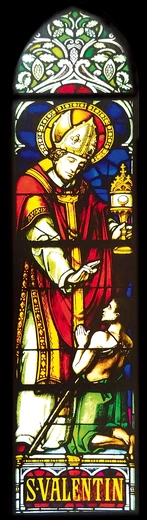 	Witraż w kościele św. Bartłomieja w Gliwicach: „Św. Walenty” (350 x 70 cm), Georg Schneider, Ratyzbona, 1910–1911 r. 