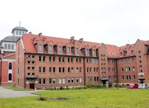 	Centrum znajduje się przy kościele jezuitów w Gliwicach.
