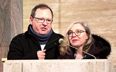 Po Mszy św. rozpoczynjącej wydarzenie o swoich doświadczeniach mówili Katarzyna i Marcin Kwiatkowscy.