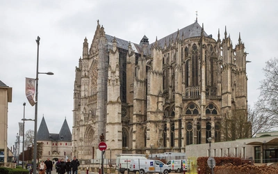 Katedra w Beauvais ma 800 lat. Odwiedzamy niedokończonego giganta, którego budowniczowie przecenili swój geniusz