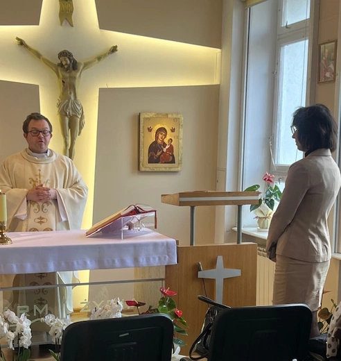 W Skierniewicach Mszy św. w kaplicy szpitalnej przewodniczył ks. Adrian Czerwiński. 