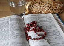 Francuzi wracają do Biblii, znaczny wzrost sprzedaży