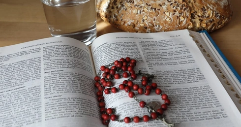 Francuzi wracają do Biblii, znaczny wzrost sprzedaży