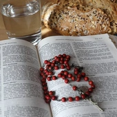 Francuzi wracają do Biblii, znaczny wzrost sprzedaży