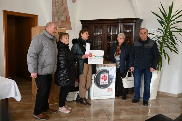 Opolska Caritas przekazuje sprzęt AGD powodzianom