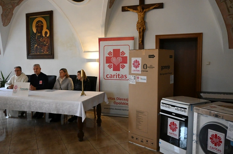 Opolska Caritas przekazuje sprzęt AGD powodzianom